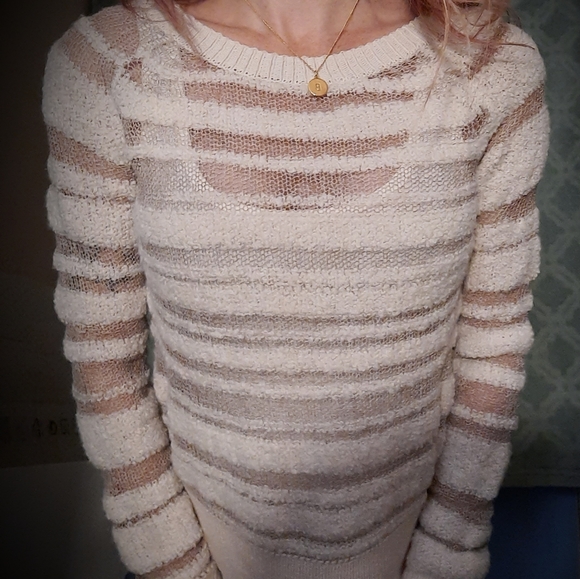 BCBG SWEATER - Picture 4 of 11